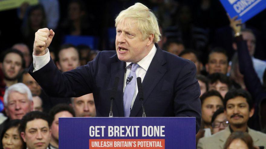 Tras ser investido por Isabel II, que solo tiene un papel simbólico en una monarquía parlamentaria, el primer ministro se dirigió a su residencia oficial, el número 10 de Downing Street, para pronunciar un discurso inaugural. (Foto: Reuters)