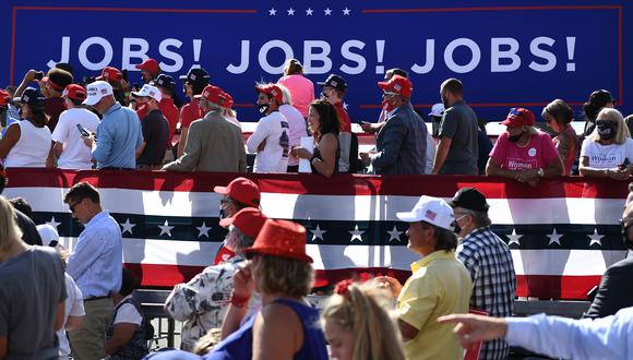 Trump ha prometido crear más puestos de trabajo y ha señalado que la economía ya se está recuperando. (AFP)