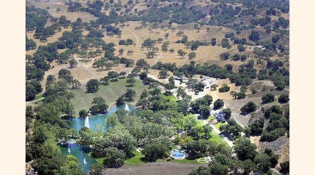 El área que rodea a Neverland estaba ocupada antes por ranchos con ganado, que ahora se cultivan como viñedos. (Foto:megarricos)