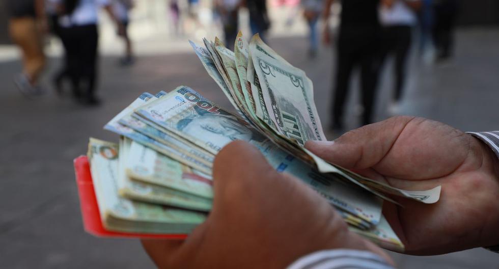 Dollar in Peru  Exchange rate opens the week on the rise against the