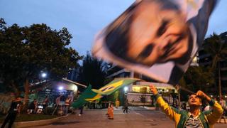 Ultraderechista Bolsonaro aumenta ventaja antes de elecciones en Brasil, pero habría segunda vuelta