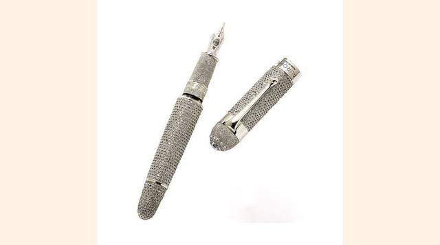 Aurora Diamante. Precio: US$ 1,470,600. Es el instrumento de escritura más caro. Sólo se vende uno por año. Posee más de 30 quilates de diamantes De Beers, platino sólido y un plumín de oro 18 kt sólido.