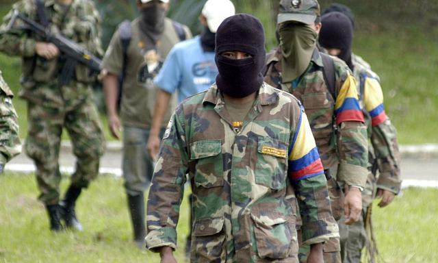 No hay consenso sobre cuándo y porqué se inició el conflicto armado en Colombia, un país selvático y montañoso en el que la débil presencia estatal y la pobreza rural han jugado un rol central.  De acuerdo con un informe de AFP, el origen, &quot;multicaus