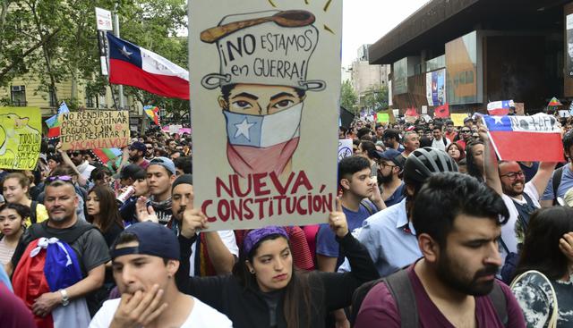 Se convocaron sobre todo a través de redes sociales y promueven protestas contra las sedes militares y medios de comunicación con panfletos que piden “no encender la TV”. (Foto: AFP)