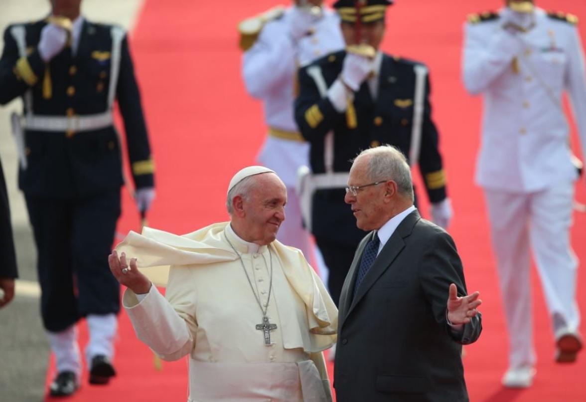 Foto 1 | La aeronave, un Airbus A321 de la compañía Latam, en la que viajan también los miembros de la comitiva papal, despegó a las 16.53 horas (hora chilena) del aeropuerto internacional Diego Aracena rumbo a Lima.