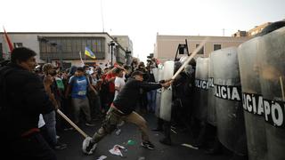 Manifestantes a favor de Pedro Castillo agreden a periodistas  y Policía Nacional