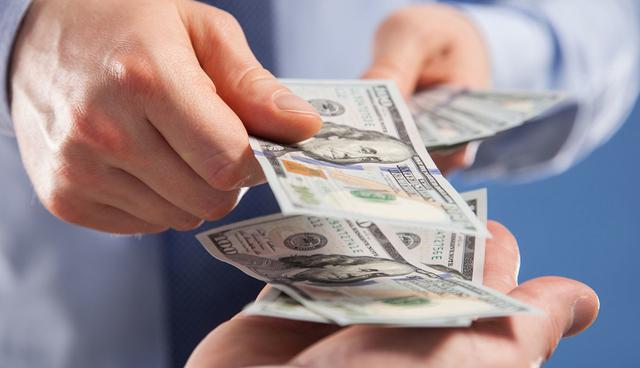 FOTO 8 | En este último caso, están obligados a aceptar el pago en dicha moneda o su precio equivalente en moneda nacional, a elección del consumidor.
  Los precios ofrecidos deben incluir el precio total, incluyendo cualquier tipo de recargo adicional, así como el IGV.