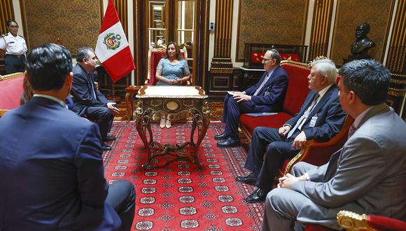 Presidenta de la República, Dina Boluarte, se reunió con integrantes de la Comisión de Reorganización del Despacho Presidencial . Foto: Presidencia del Perú.