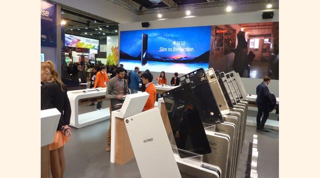 La firma china Gionee presentó accesorios ultradelgados para la foto. (Foto: Javier Parker)