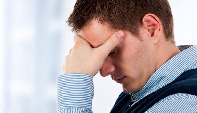 FOTO 5 | 5. Te duele la cabeza. Si todo el tiempo te duele la cabeza o te sientes mareado, es probable que necesites alejarte unos días del trabajo y el estrés citadino para recuperar tu calidad de vida. Asimismo, una rutina de ejercicio te ayudará a combatir este padecimiento.