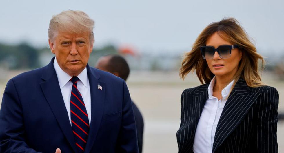 El presidente de Estados Unidos, Donald Trump, camina con la primera dama Melania Trump en el Aeropuerto Internacional Cleveland Hopkins en Ohio, el 29 de setiembre de 2020. (REUTERS/Carlos Barria).