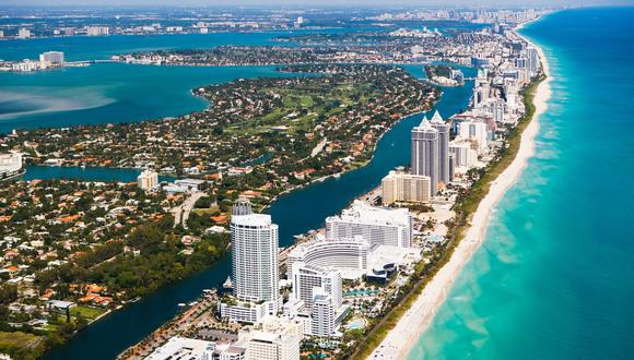 Aunque Miami ha sido durante mucho tiempo un destino para que las familias adineradas inviertan en propiedades, incluidas muchas procedentes de Latinoamérica, la nueva realidad está siendo impulsada por los estadounidenses que se trasladan allí por el clima, los bajos impuestos y el estilo de vida.