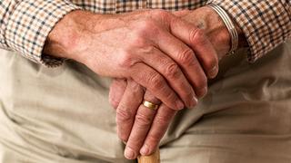 El COVID-19 es más grave para los ancianos. ¿Y qué?