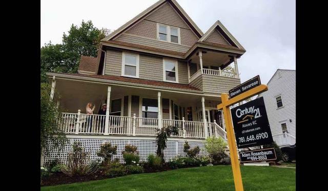 FOTO 8 | Century 21
Número estimado de franquicias: 7.500
Cuota inicial: $0-$25.000 
Inversión inicial estimada: $11.000-$605.000 
Cuota de servicio: 6% de las ventas netas
Cuota por publicidad: N/A
(Foto: jongorey)