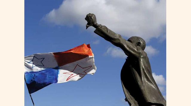 3 de abril: Papeles de Panamá – Un consorcio internacional de periodistas de investigación revela 11.5 millones de documentos de un bufete de abogados panameño, los "Papeles de Panamá", que denuncian una amplia red de evasión fiscal. (Foto: Reut