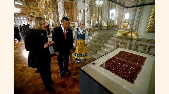 Las piezas, que están en magnífico estado de conservación, fueron exhibidas luego de la ceremonia en el Palacio de Gobierno en Lima.