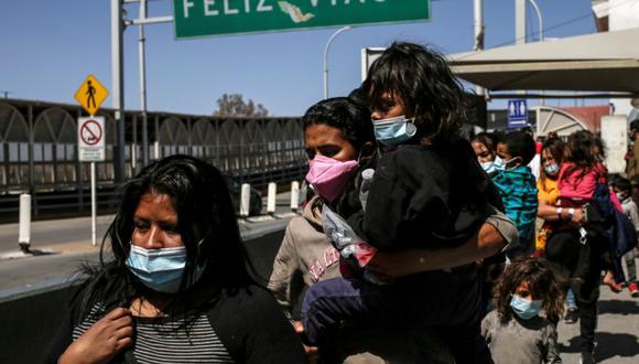 Migrantes del “triángulo norte de Centroamérica” -que incluye a El Salvador, Guatemala y Honduras- fueron detenidos cruzando la frontera más de 300,000 veces desde octubre del 2021 hasta abril de este año. (Foto: REUTERS / Jose Luis Gonzalez /archivo).