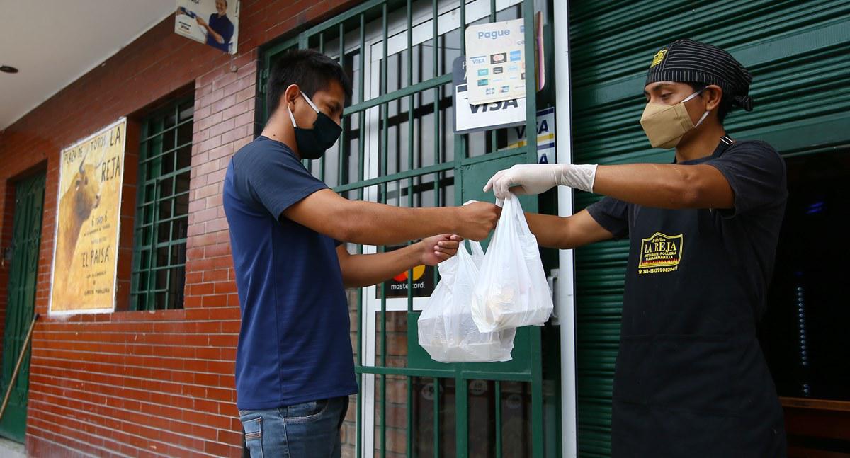 Los restaurantes tienen que acatar las disposiciones del Minsa con respecto al procedimiento de delivery. (Foto: Fernando Sangama/GEC)