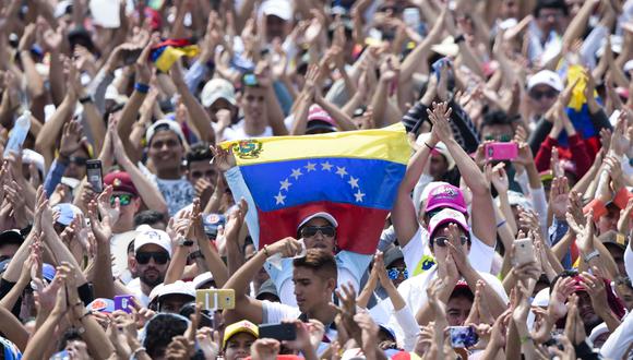 Venezuela Aid Live EN VIVO y EN DIRECTO: La gente espera el inicio del concierto organizado por el multimillonario británico Richard Branson para recaudar fondos para el esfuerzo de ayuda de Venezuela en Cúcuta, Colombia,
