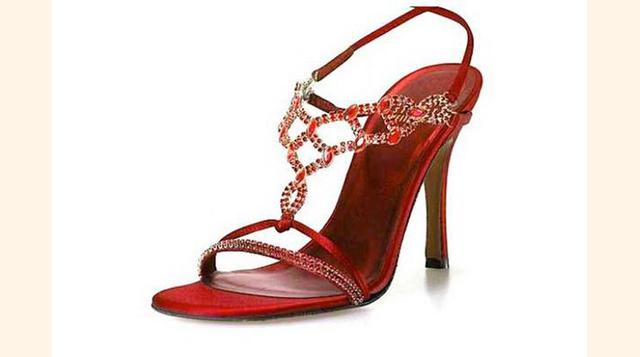 Los zapatos “Ruby Slippers” de Stuart Weitzman cuentan con 642 rubíes y alrededor de una libra de platino. Su valor es de 1.6 millones de dólares. (Foto: Megaricos)