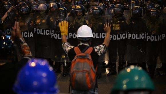 Policías recibirán pago adicional por su labor durante las protestas (Foto: AFP)