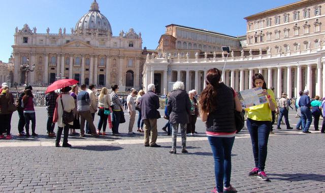 FOTO 10 | El Vaticano recibe 15 millones de turistas al año (más de 40,000 personas al día).