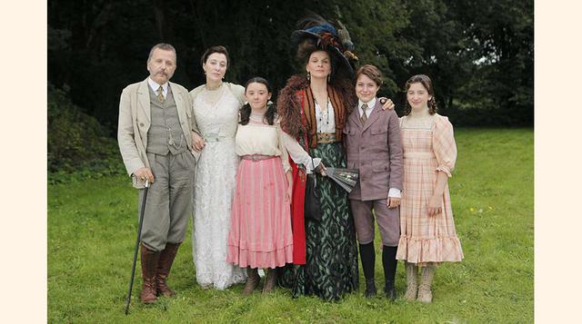 'La Bahía', De Bruno Dumont. Un detective obeso y su ayudante pelirrojo, vestidos como Hernández y Fernández, llegan a una bahía en la que los turistas desaparecen misteriosamente. Una familia de caníbales podría ser la culpable. Aunque en esa z