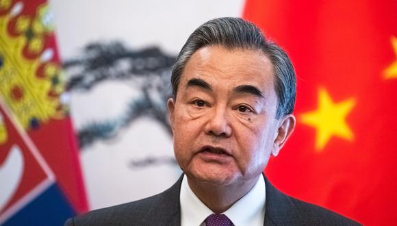 El ministro de Relaciones Exteriores chino, Wang Yi, acusó a los responsables políticos estadounidenses de “propagar rumores” para “estigmatizar a China”, donde surgió el nuevo coronavirus a finales del pasado año. (Foto: AFP).