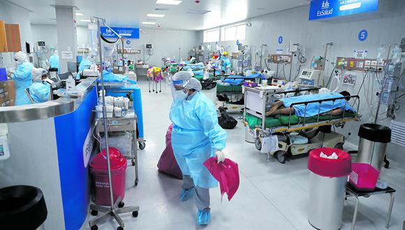 Hernando Cevallos, ministro de Salud, dijo que en el Perú solo tenemos unos 700 médicos intensivistas y la formación de un especialista demora entre 3 y 4 años, lo que no permite esperar este cambio normativo. (Foto: GEC )