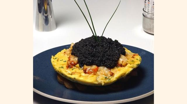 Tortilla Zilion Dollar Frittata (US$ 1,060) Aunque la tortilla sea un plato muy nuestro y crea que como su abuela no la cocina nadie, lo cierto es que la más exclusiva y deliciosa parece encontrarse en el restaurante Parker Meridien de Nueva York. La Zill
