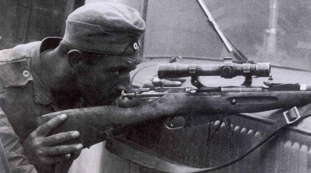 6. El fusil Mondragón. Manuel Mondragón fue un oficial del ejército mexicano que diseñó un fusil capaz de recargar una bala nueva sin que el disparador tuviera que retirar manualmente el cartucho usado. Se utilizó durante la Primera Guerra Mundial y en la