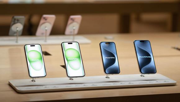Teléfonos inteligentes Apple iPhone 15 en la tienda Grand Central de la compañía en Nueva York, EE.UU., el miércoles 20 de diciembre de 2023.