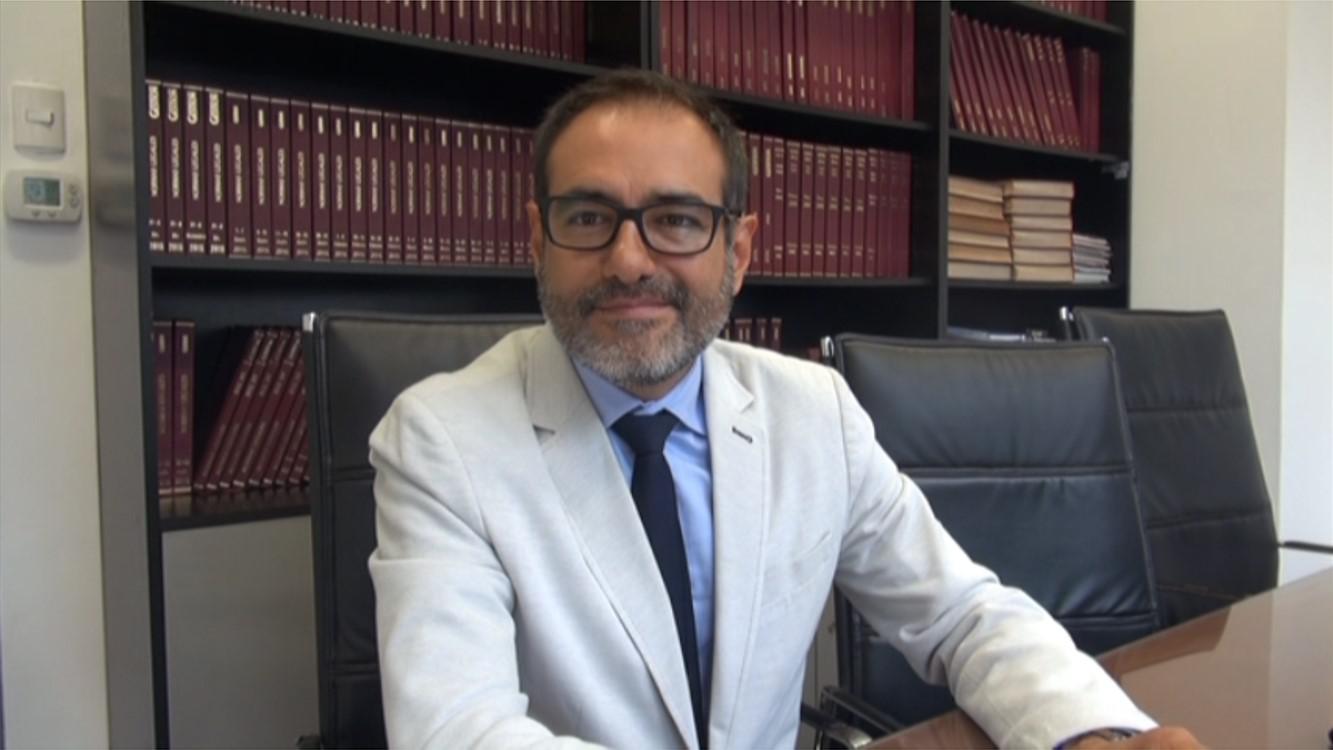 José Núñez advierte que hasta quienes aspiran a buscar un trabajo demandan servicios de cirugía estética para mejorar su imagen.