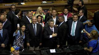 Parlamento venezolano cita a ministros para que expliquen emergencia económica