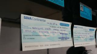 Conozca cómo girar y cobrar un cheque