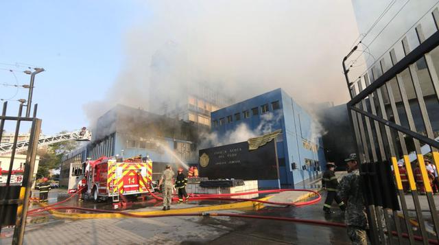 El incendio ocasionó que las avenidas Horacio Urteaga, La Peruanidad, 28 de Julio y Guzmán Blanco fueran cerradas al tránsito vehicular, según informó el jefe de Tránsito de la Policía, general Javier Ávalos.