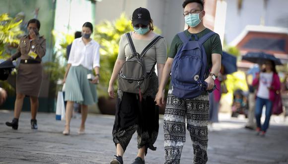 Desde la aparición de la enfermedad respiratoria en diciembre, más de 1,800 personas perdieron la vida en China, y unas 72,300 están infectadas con el virus que la provoca, según las últimas cifras oficiales publicadas el martes. (Foto: EFE/EPA/DIEGO AZUBEL)