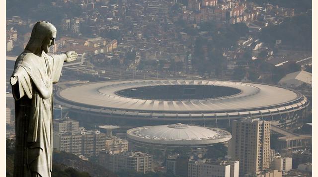 Estatua de Cristo del Redentor, con el Estadio Maracaná en el fondo, donde será la ceremonia de apertura de los Juegos Olímpicos de 2016. (Foto: Reuters)