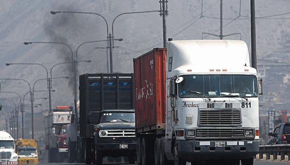 El transporte de mercancías es vital para garantizar la cadena logística en el país por lo que requiere de fiscalización.  FOTO: DANTE PIAGGIO / EL COMERCIO