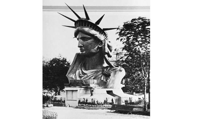 LA ESTATUA DE LA LIBERTAD, ESTADOS UNIDOS. El país había salido e la Guerra Civil hacia poco tiempo y estaba en un duro proceso de reconstrucción. Su símbolo es la libertad, la emancipación y el fin de la opresión. Fue inaugurada en 1886.