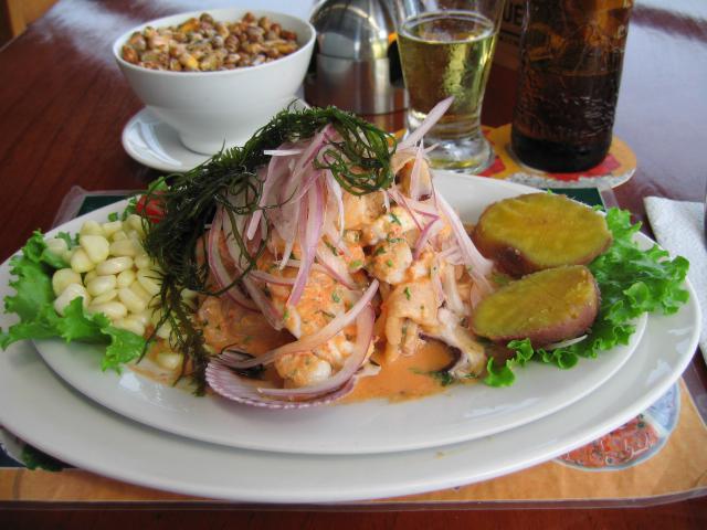 El cebiche es un plato bandera del Perú. (Foto: Kumix)