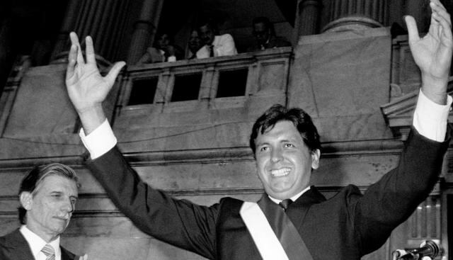 4. En 1985, ganó las elecciones generales en primera vuelta. Su primera gestión de Gobierno se caracterizó entre otras cosas por la peor crisis económica de la historia del Perú. (Foto: AFP)