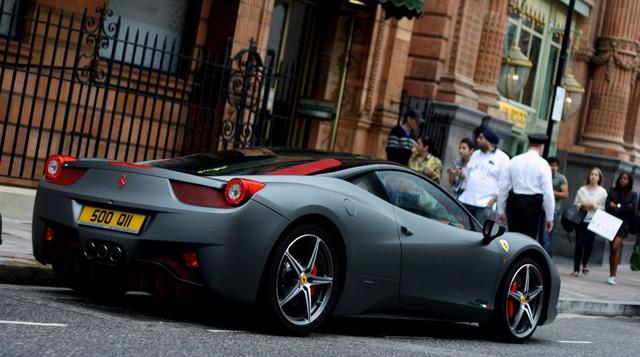 Özil también tiene un gusto particular por los autos. Su favorito es un Ferrari 458 que está valorizado en más de US$ 230,000. (Fuente: mundoejemplos.com)