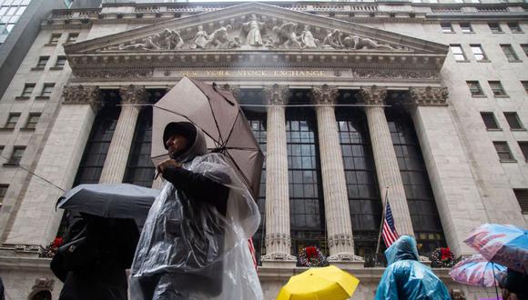 Los peatones pasan frente a la Bolsa de Valores de Nueva York (NYSE) en Nueva York, EE. UU., el martes 3 de enero de 2023. (Fotógrafo: Michael Nagle/Bloomberg)