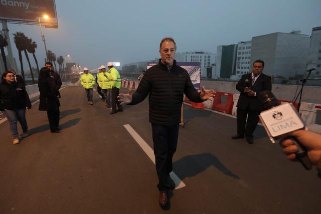 Burgomaestre dijo que esta habilitación beneficiará a más de 400 mil personas que circulan a diario por la zona y precisó que la obra tiene un avance del 68%. (Fotos: Anthony Niño De Guzmán)