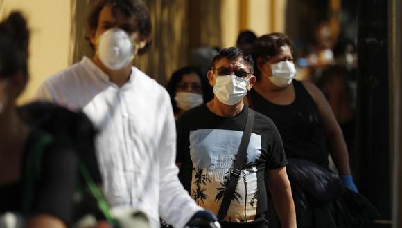 Fin de la cuarta ola del COVID-19 en Perú sería anunciado en dos semanas, pero la pandemia no ha acabado, remarcó el Ministerio de Salud. (Foto: EFE/Paolo Aguilar)