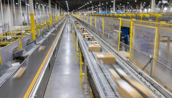 Packages move along a conveyor belt at an Amazon Fulfillment center on Cyber Monday in Robbinsville, New Jersey, US, on Monday, Nov. 27, 2023. An estimated 182 million people are planning to shop from Thanksgiving Day through Cyber Monday, the most since 2017, according to the National Retail Federation. Photographer: Jeenah Moon/Bloomberg