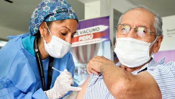 El 20 de enero de 2024 comenzó la vacunación con la dosis monovalente adaptada y en un primero momento dirigida a población de riesgo. (Foto: Gobierno del Perú)