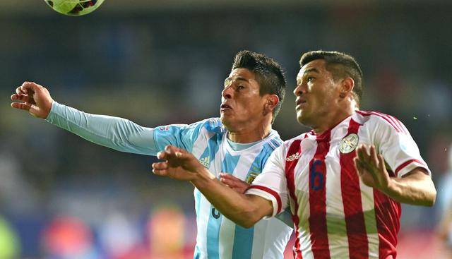 Facundo Roncaglia |Roncaglia también tiene mucha experiencia internacional como para ser titular en la defensa ‘gaucha’. Este lateral juega por el Genoa de Italia y cuesta más de 4 millones de dólares. (AFP)