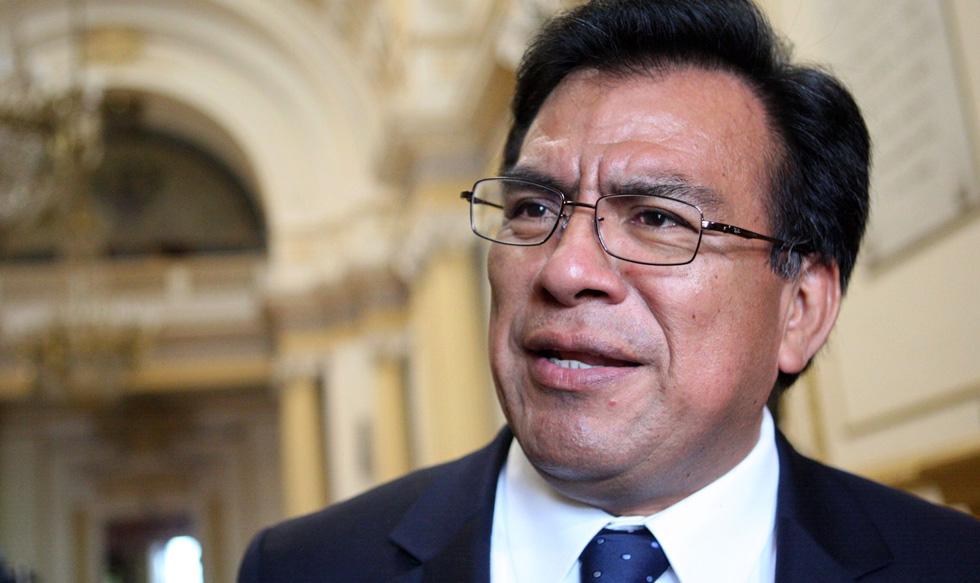 Foto 7 | Congresista APRA - Javier Velásquez Quesquén‏ ► Condenable y bochornosos , las prácticas de algunos congresistas ,el Congreso debe resolver con firmeza rapidamente estos hechos; .El Presidente ,único responsable de esta grave crisis política debe renunciar , .Los peruanos no merecen esta agonía. . Mañana va a ser un debate estéril, convulsionado e innecesario si el presidente no toma la decisión de renunciar hoy.